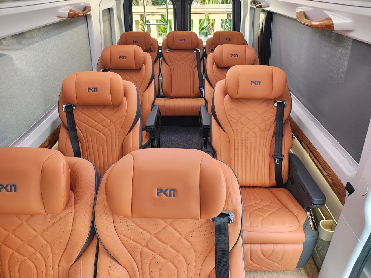 14 seater luxury tempo traveller in kerala