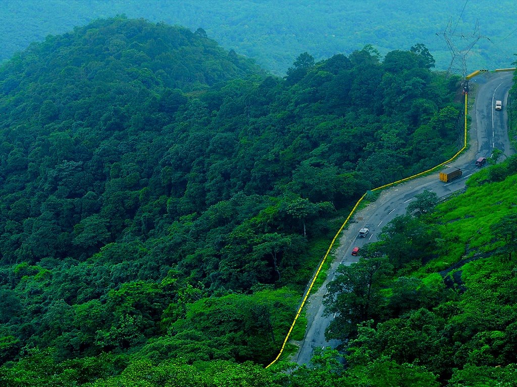 kochitaxi Sabarimala pilgrimage taxi service,15 Seater Premium Urbania Traveller Kerala – Luxury Group Rentals