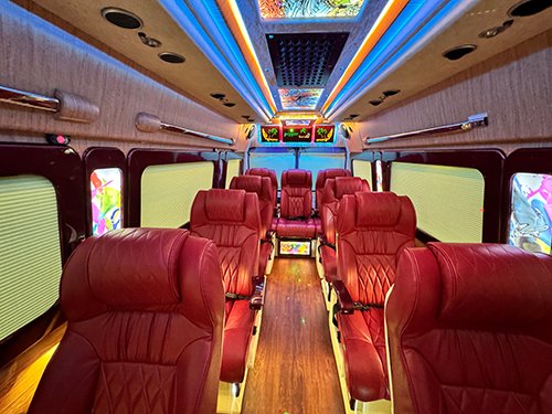 10 seater luxury tempo traveller in kerala